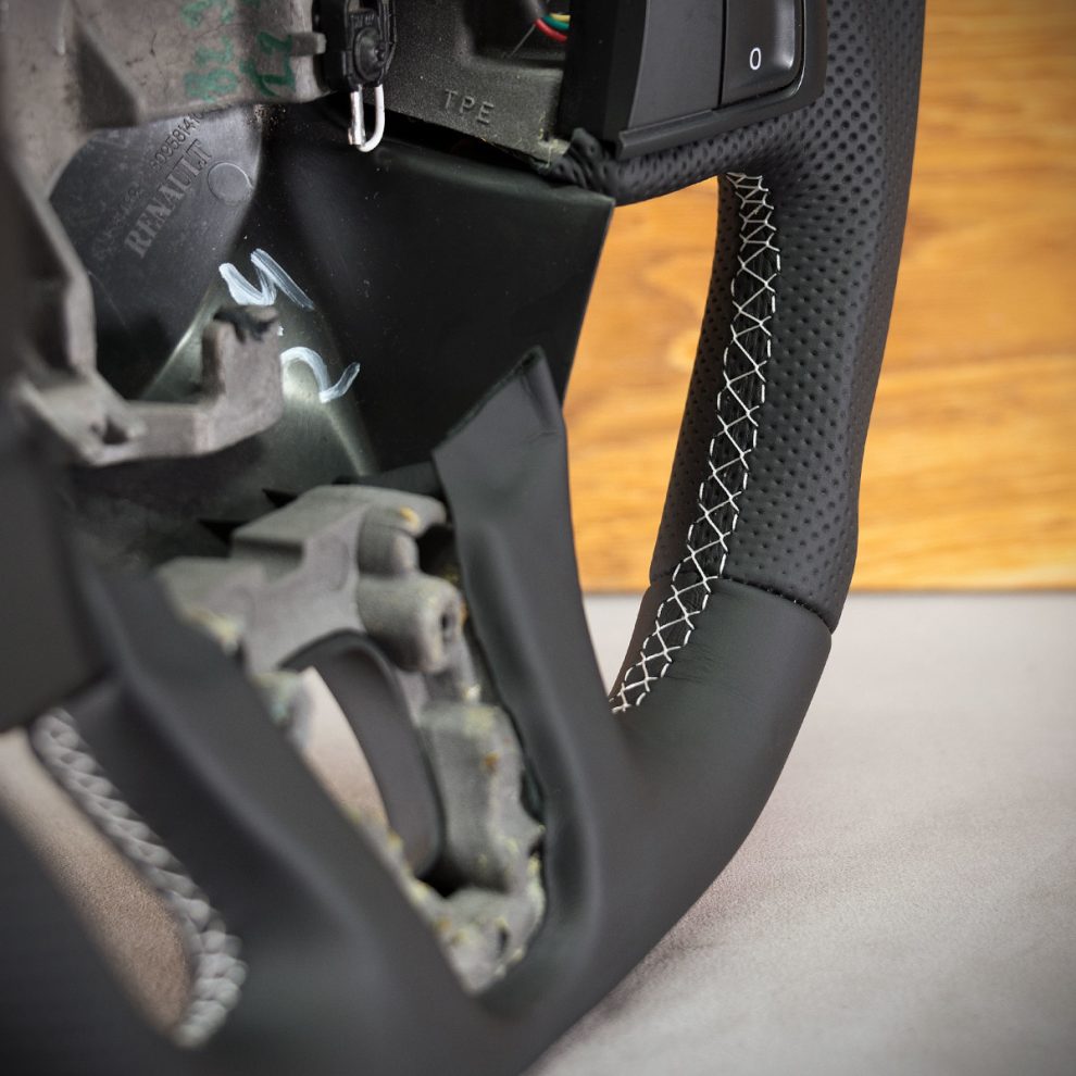 Renault Megane III Custom steering wheel