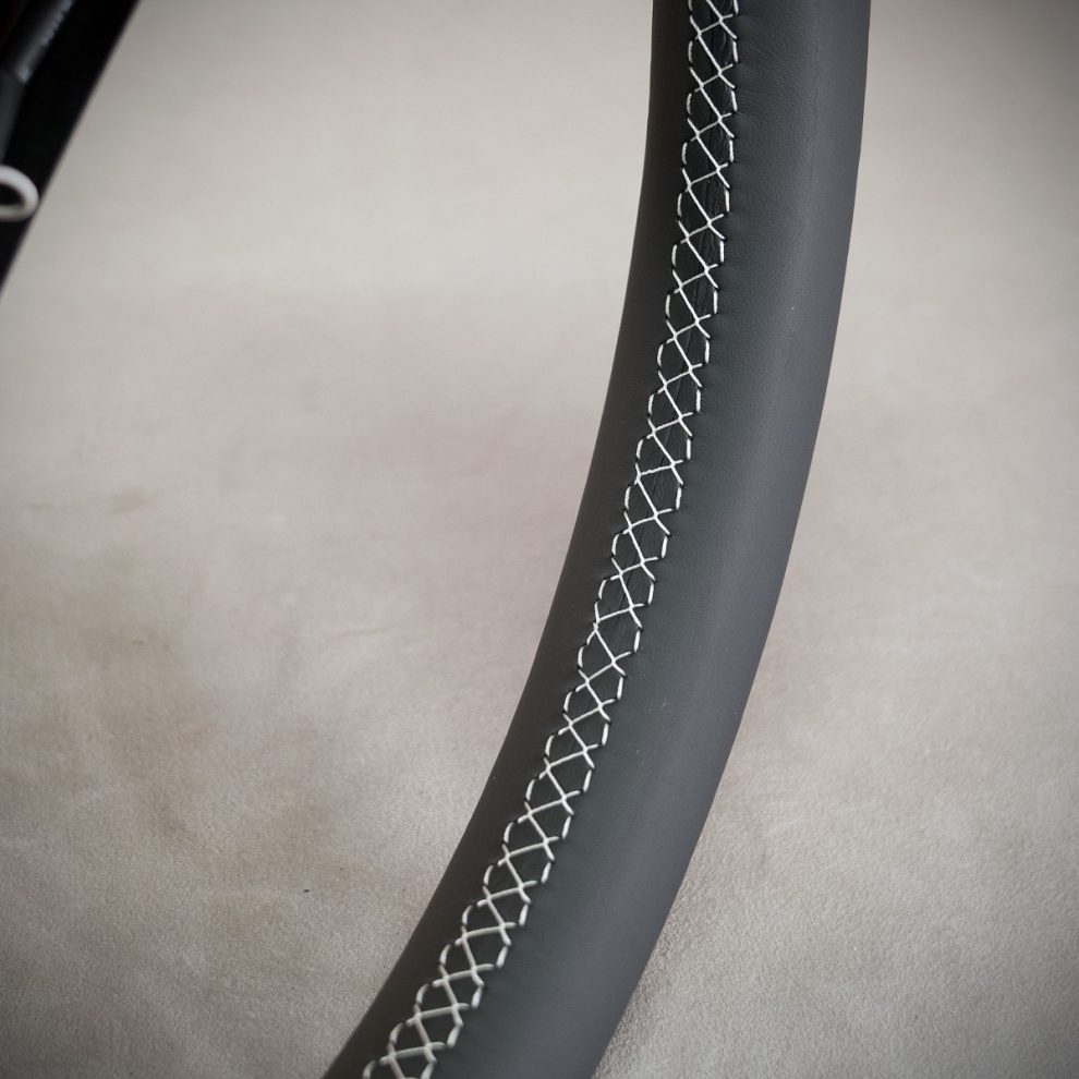 Renault Megane III Custom steering wheel