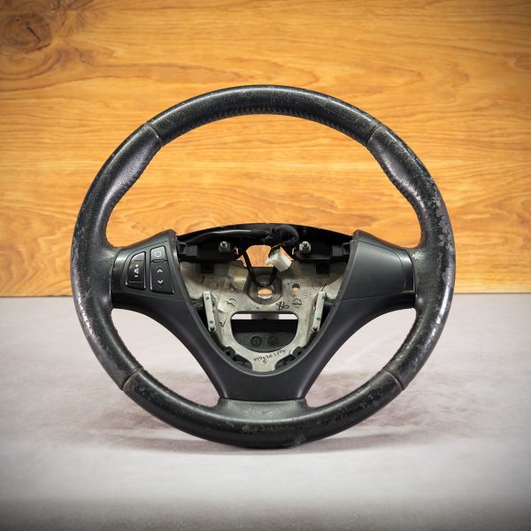 Hyundai i30 steering wheel before modification Hyundai i30 steering wheel before modification
