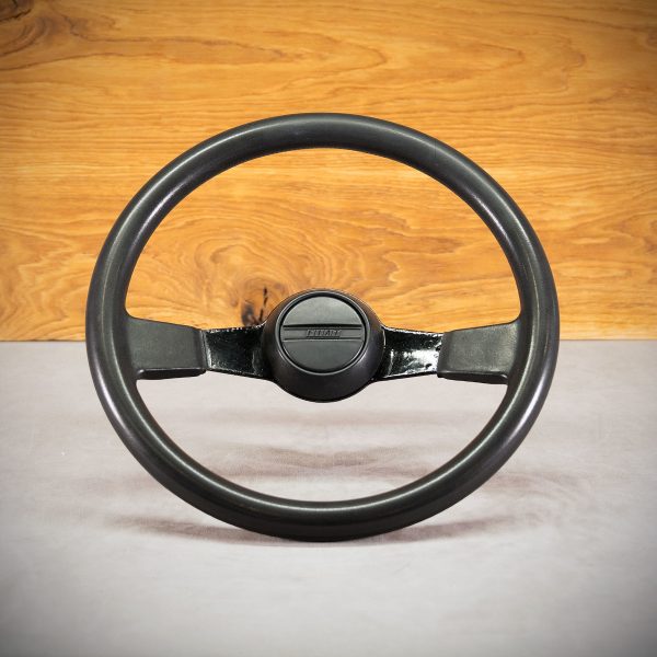 Fiat 126p steering wheel before modification Fiat 126p steering wheel before modification