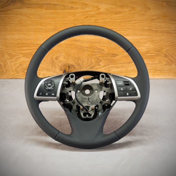 Mitsubishi Outlander steering wheel after upholstery