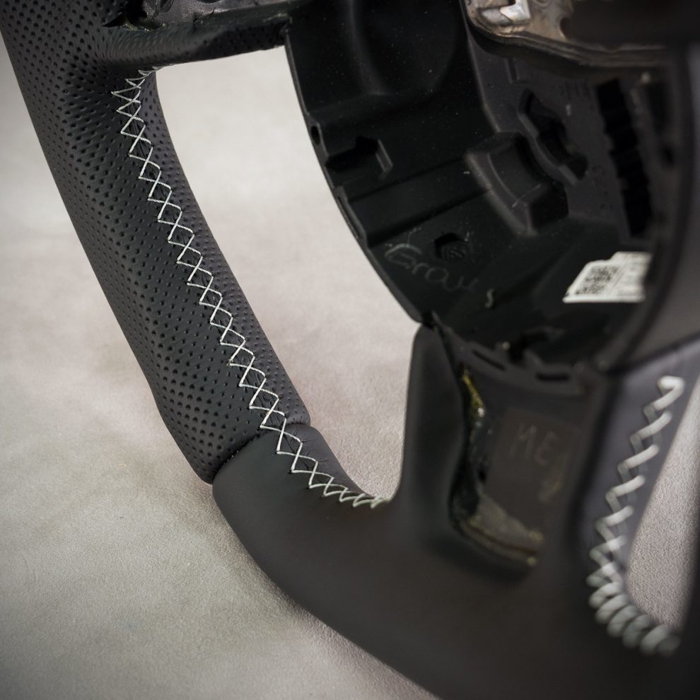 Audi A3 8V Custom steering wheel