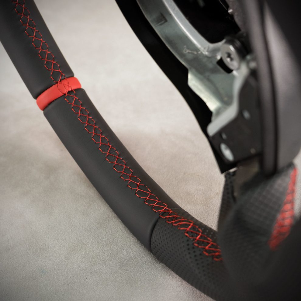 Infiniti QX70 Custom steering wheel