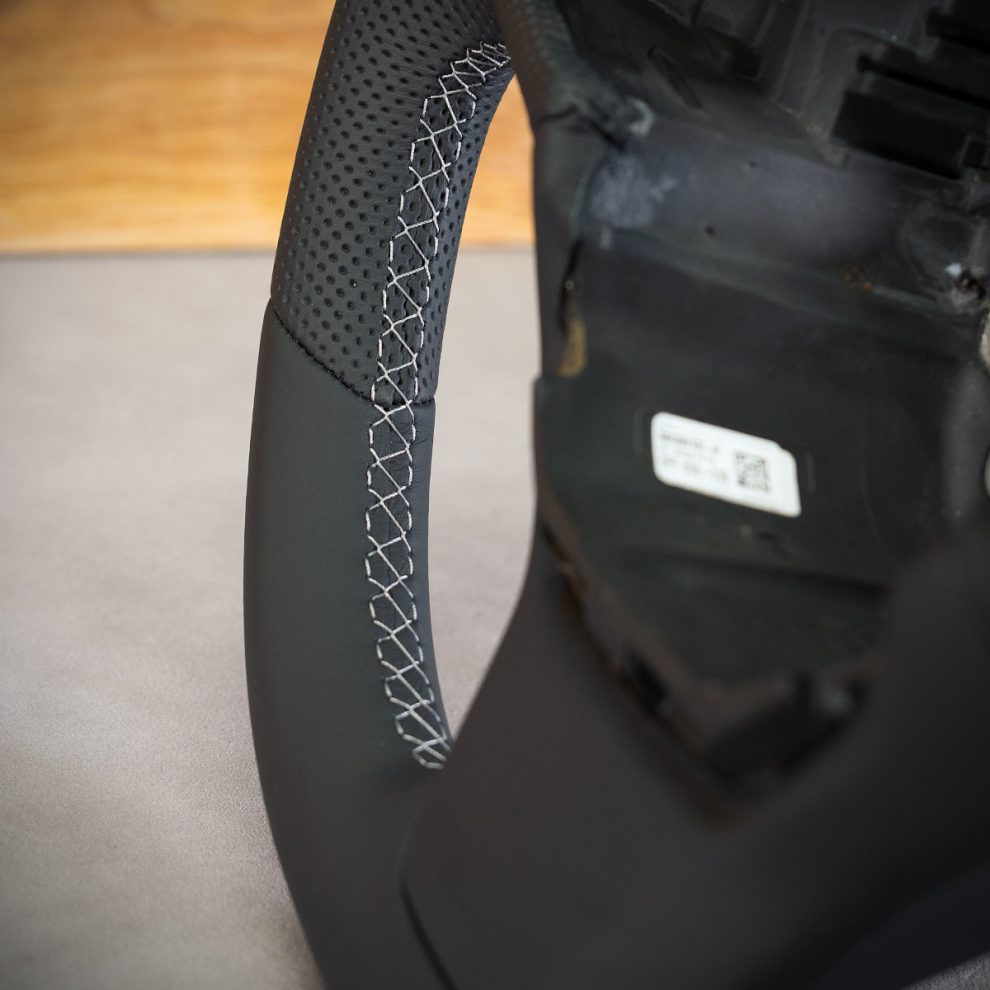 Opel Vivaro Custom steering wheel