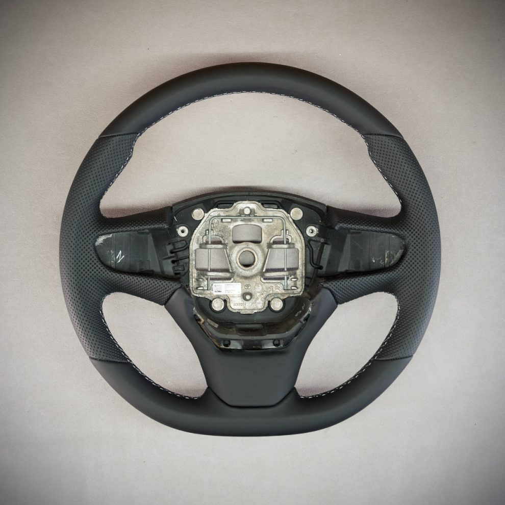 Opel Vivaro Custom steering wheel