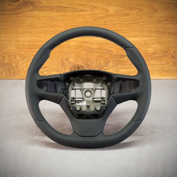 Opel Vivaro steering wheel after upholstery Opel Vivaro steering wheel after upholstery