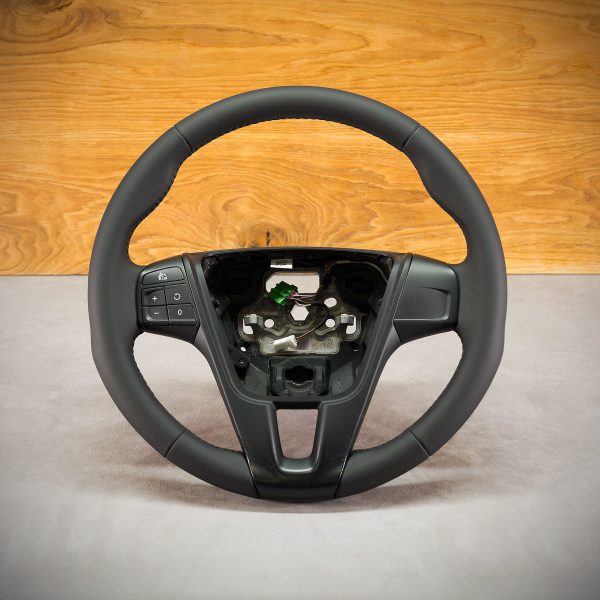Volvo V40 steering wheel after upholstery