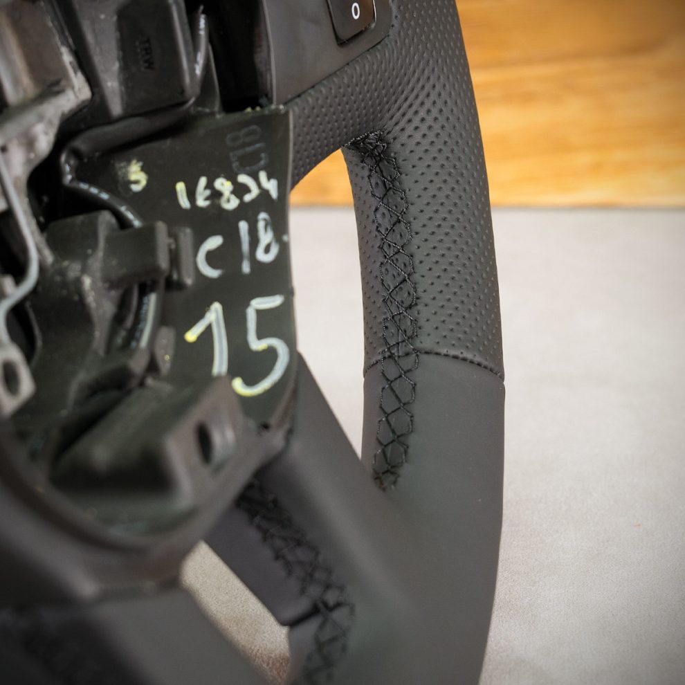 Opel Vivaro Custom steering wheel
