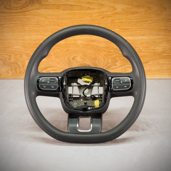 Toyota Proace steering wheel before modification