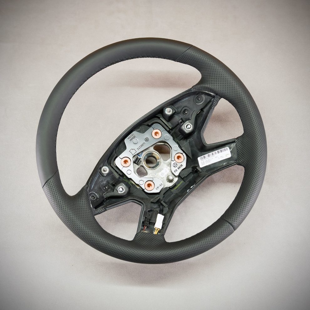 Mercedes-Benz GL X164 Custom steering wheel