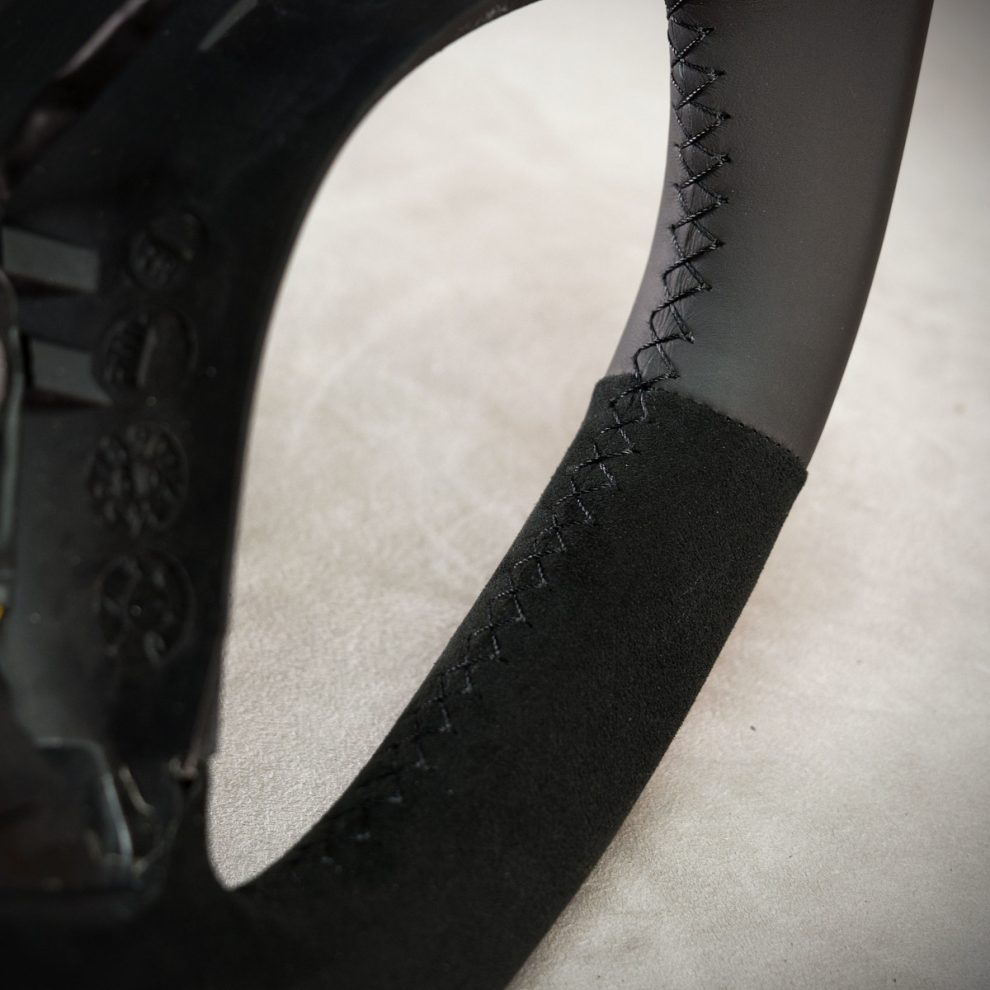 Mercedes-Benz C63 AMG W204 Custom steering wheel