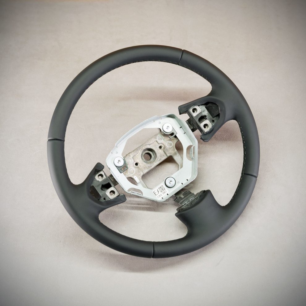 Suzuki Grand Vitara Custom steering wheel