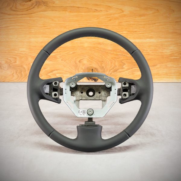 Suzuki Grand Vitara steering wheel after upholstery