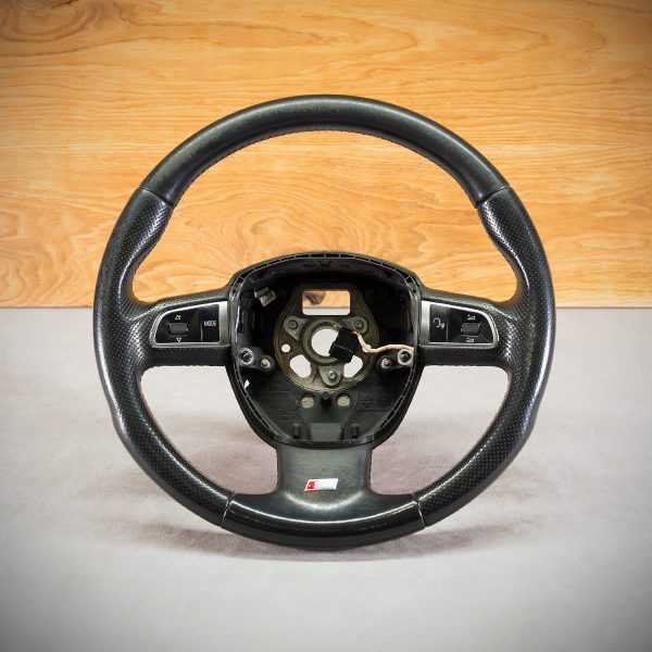 Audi Q5 steering wheel before modification