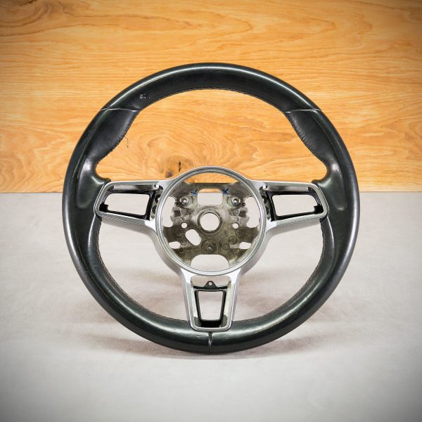 Porsche Macan steering wheel before modification Porsche Macan steering wheel before modification