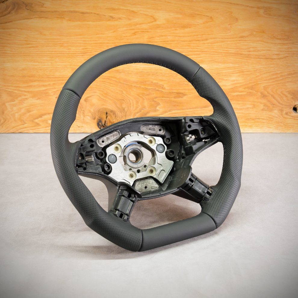 Mercedes-Benz ML W164 Custom steering wheel