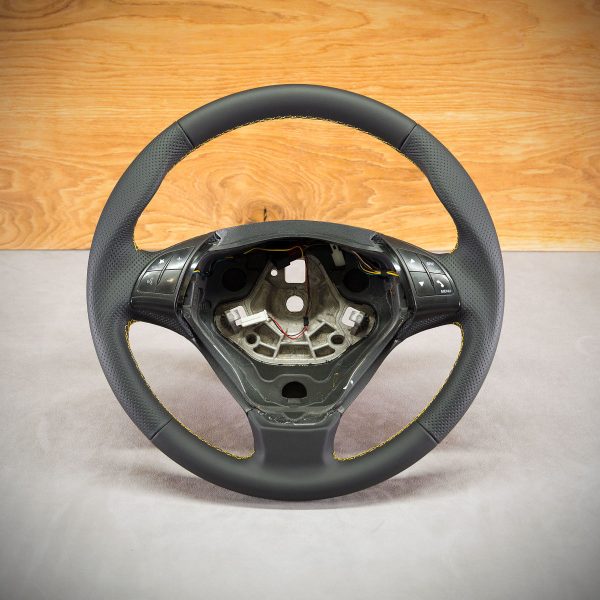 Opel Combo D steering wheel after upholstery Opel Combo D steering wheel after upholstery