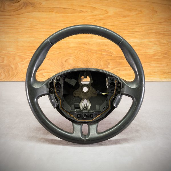 Renault Clio III steering wheel before modification Renault Clio III steering wheel before modification