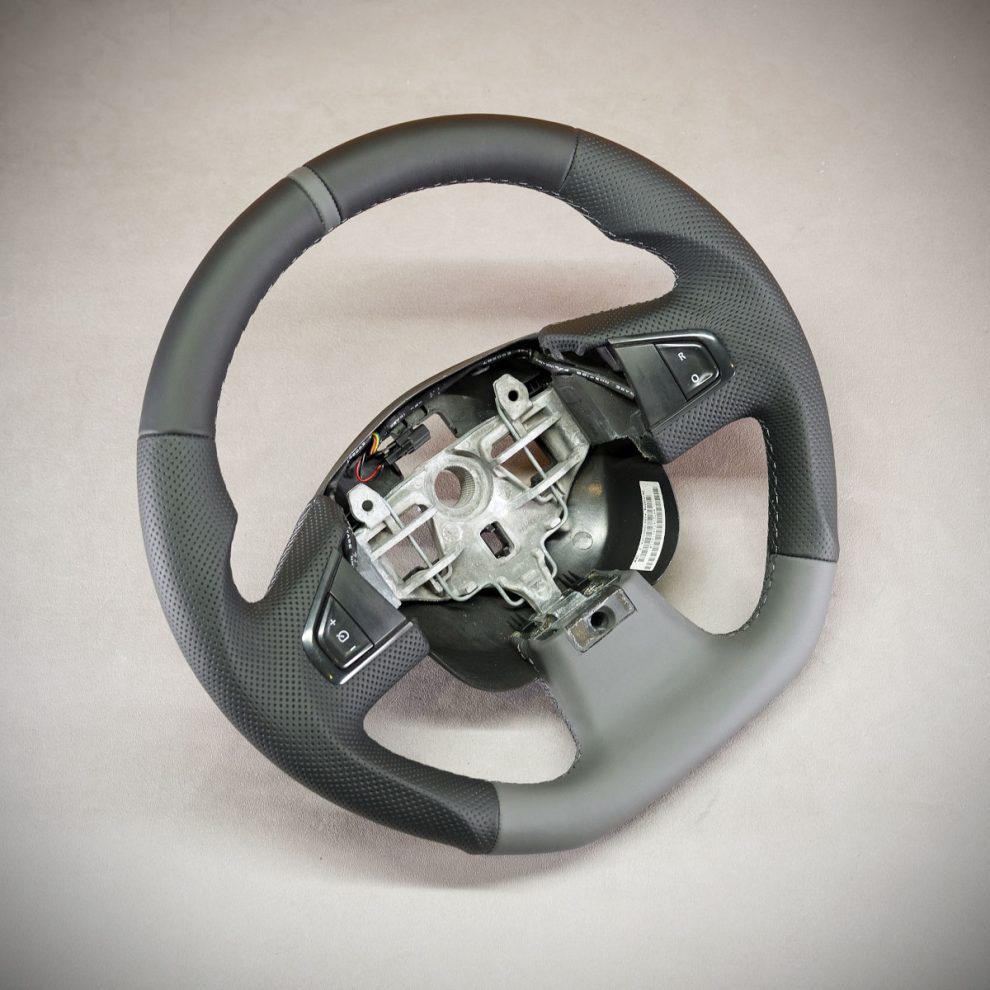 Renault Megane III Custom steering wheel