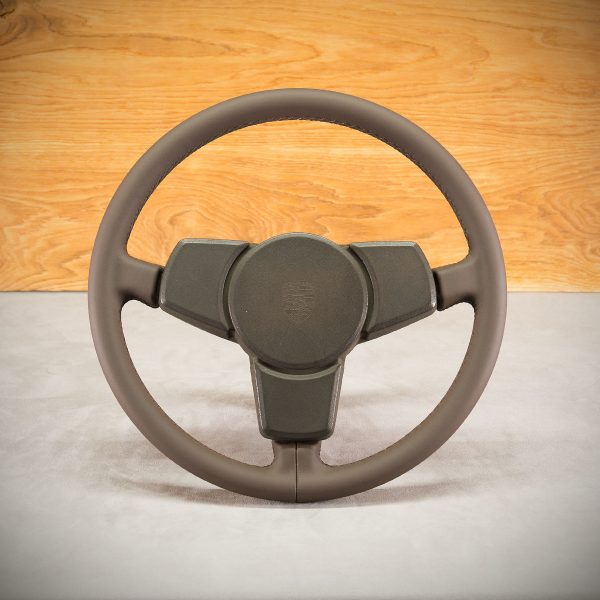 Porsche 924 steering wheel after upholstery Porsche 924 steering wheel after upholstery