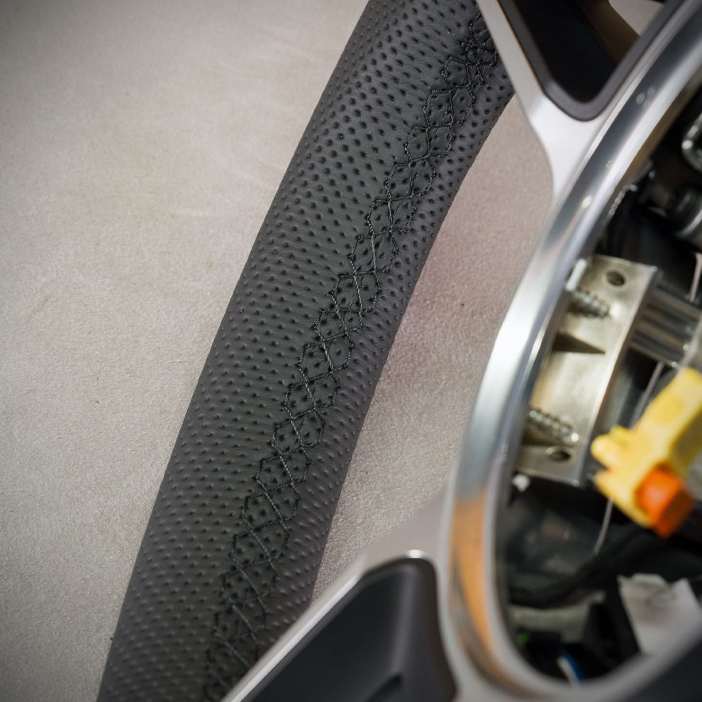 Porsche Macan Custom steering wheel