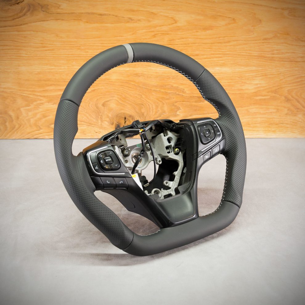 Toyota Avensis T27 Custom steering wheel