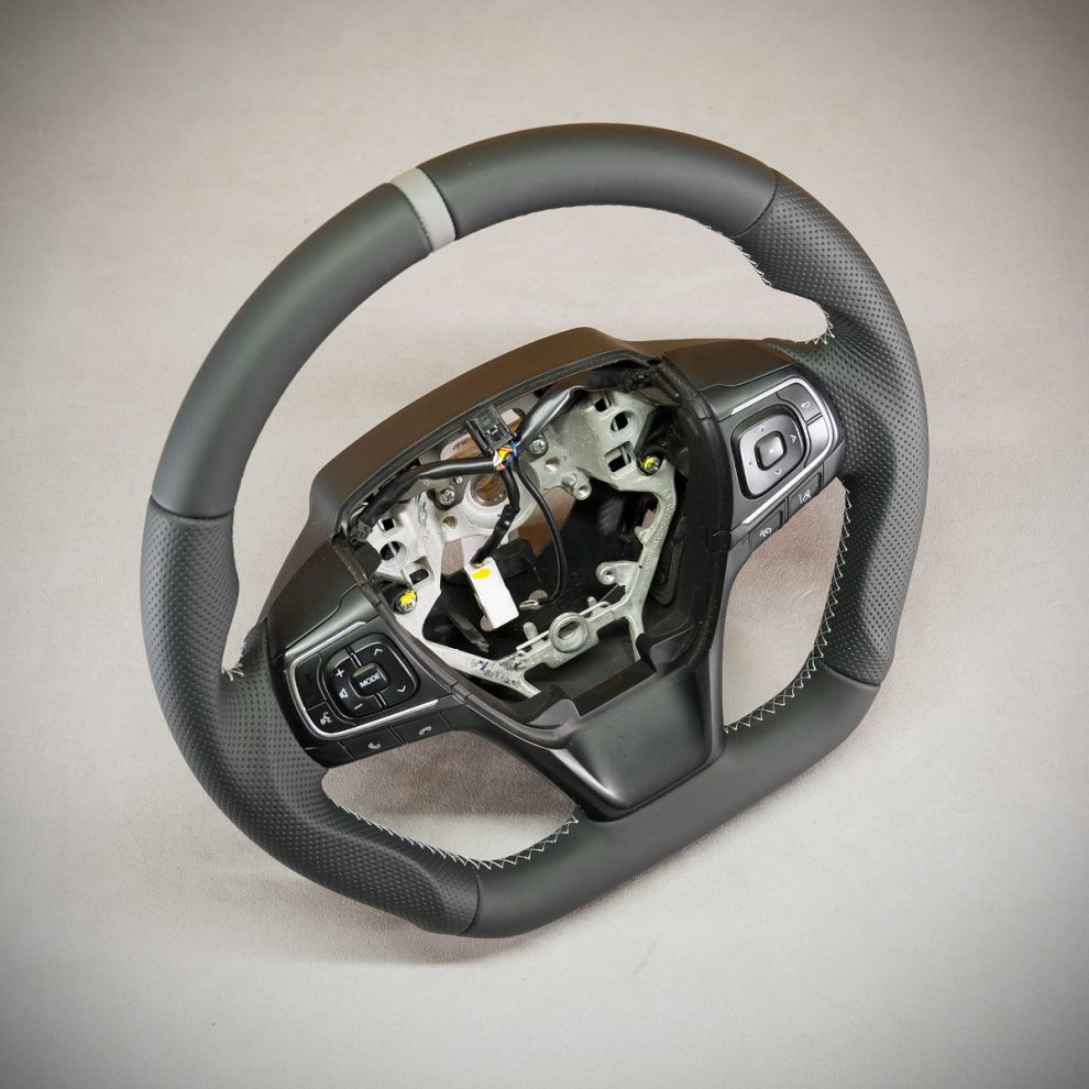 Toyota Avensis T27 Custom steering wheel