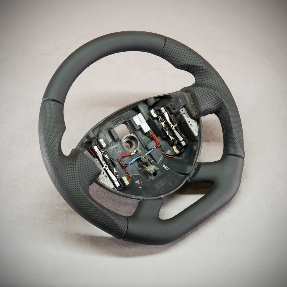 Opel Vivaro Custom steering wheel