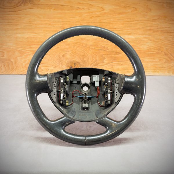 Opel Vivaro steering wheel before modification