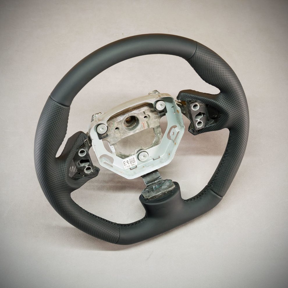 Suzuki Grand Vitara Custom steering wheel