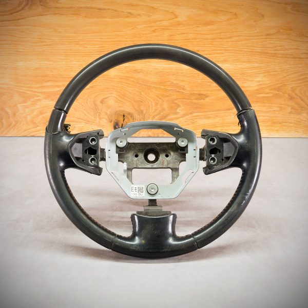 Suzuki Grand Vitara steering wheel before modification Suzuki Grand Vitara steering wheel before modification