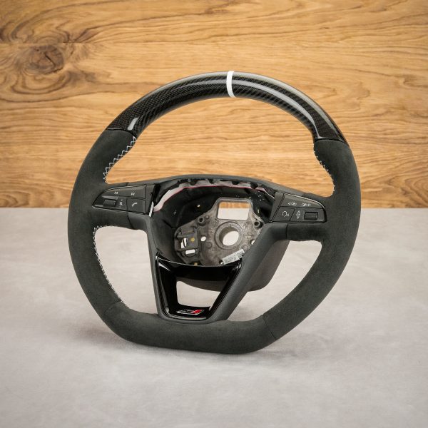 Carbon-fibre-finish-The-top-of-the-steering-wheel Carbon-fibre-finish-The-top-of-the-steering-wheel